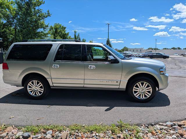 Used 2012 Lincoln Navigator L 4WD image 6