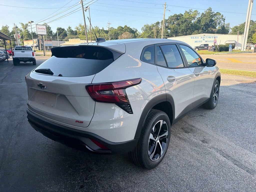 New 2026 Chevrolet Trax RS w/ Sunroof Package FWD image 5