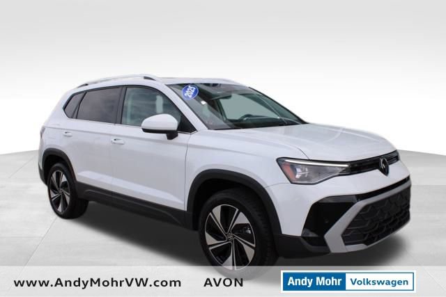 Used 2025 Volkswagen Taos SE w/ Panoramic Sunroof Package