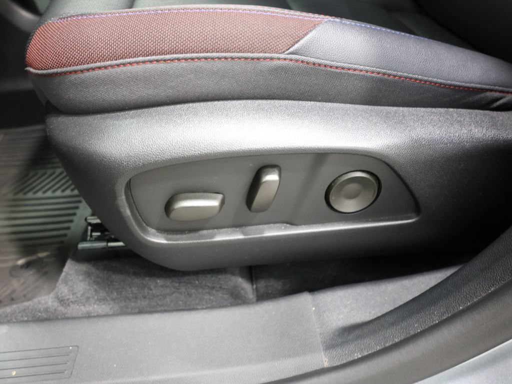 Used 2025 Chevrolet Equinox RS w/ Safety and Technology Package AWD/4WD image 14