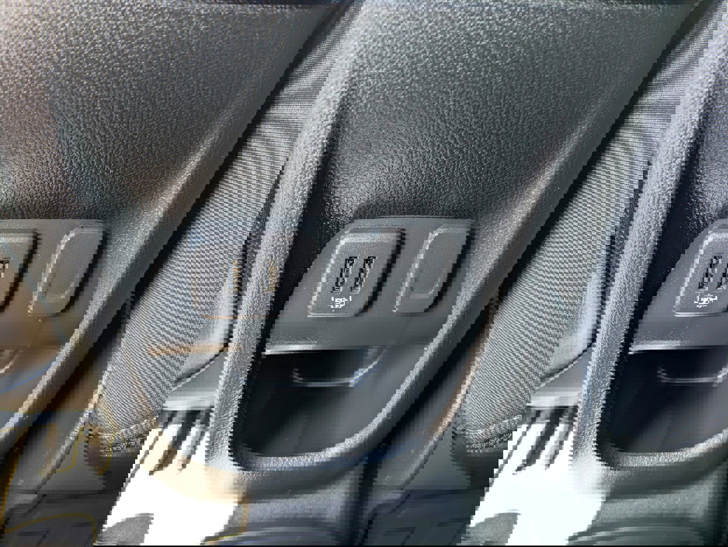 Used 2022 Chevrolet Colorado Z71 w/ Safety Package image 12