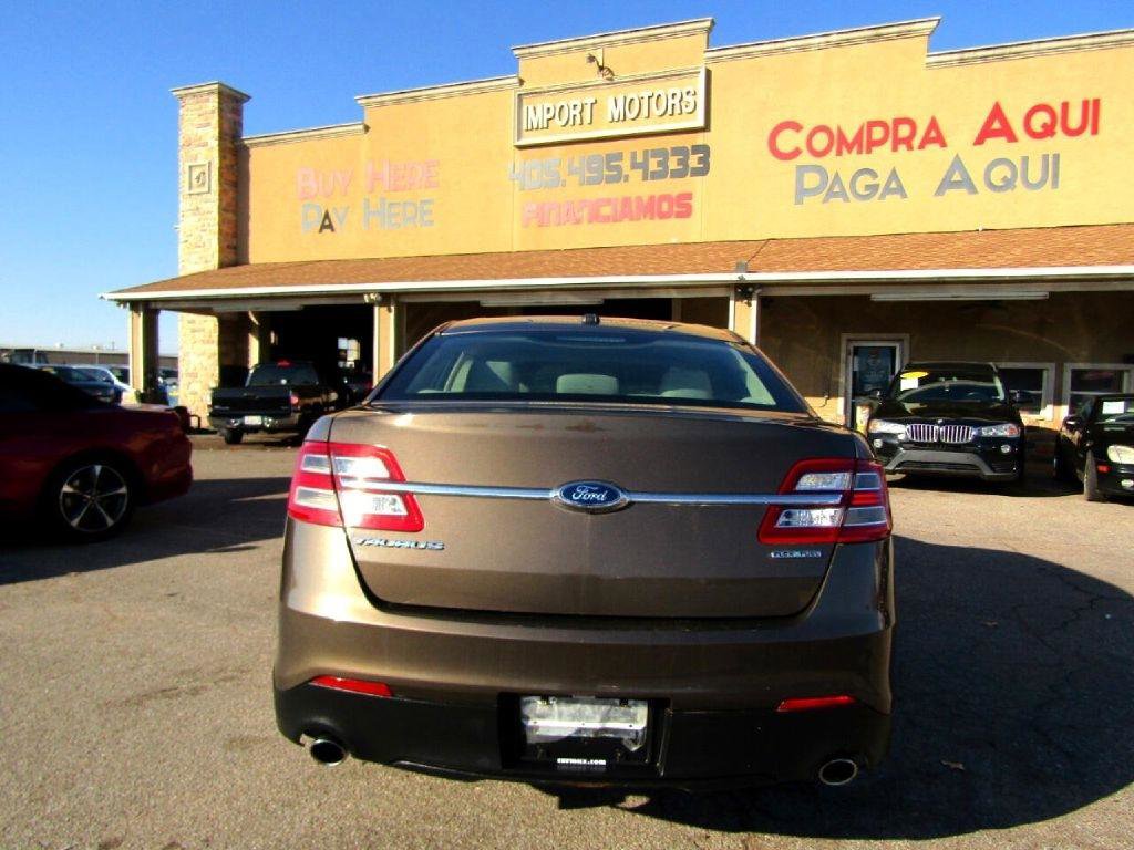 Used 2016 Ford Taurus SE FWD image 9