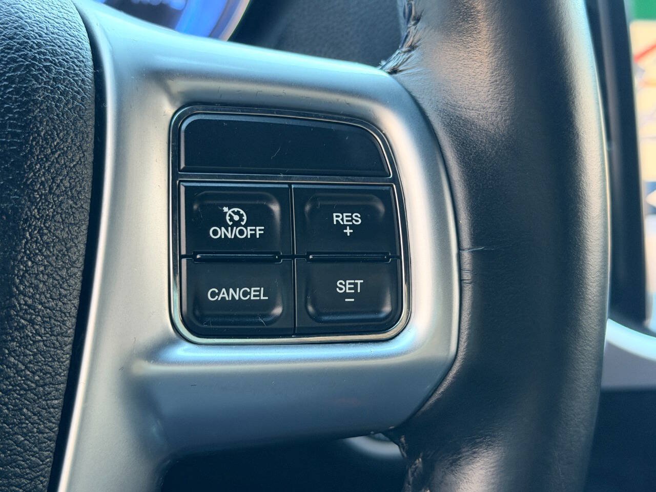 Used 2011 Chrysler 300 Limited RWD image 27