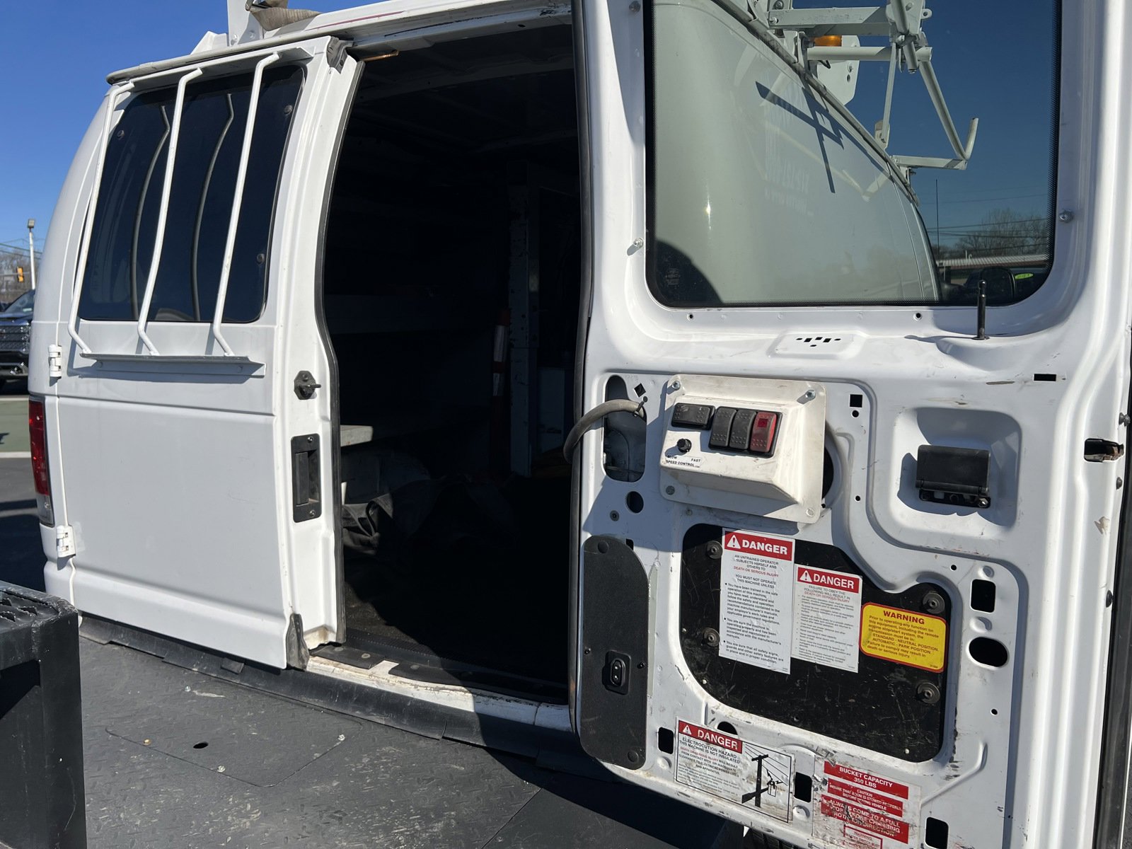 Used 2014 Ford E-350 and Econoline 350 Super Duty w/ Power Group image 6