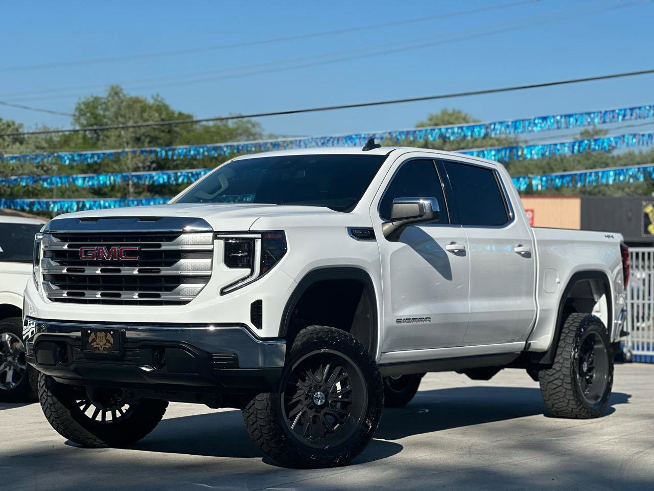 Used 2023 GMC Sierra 1500 SLE AWD/4WD image 3