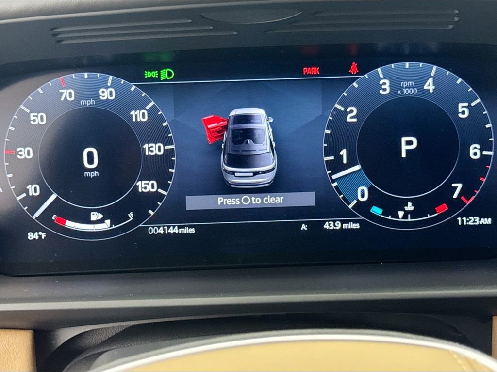 Certified 2025 Land Rover Discovery Metropolitan Edition image 12