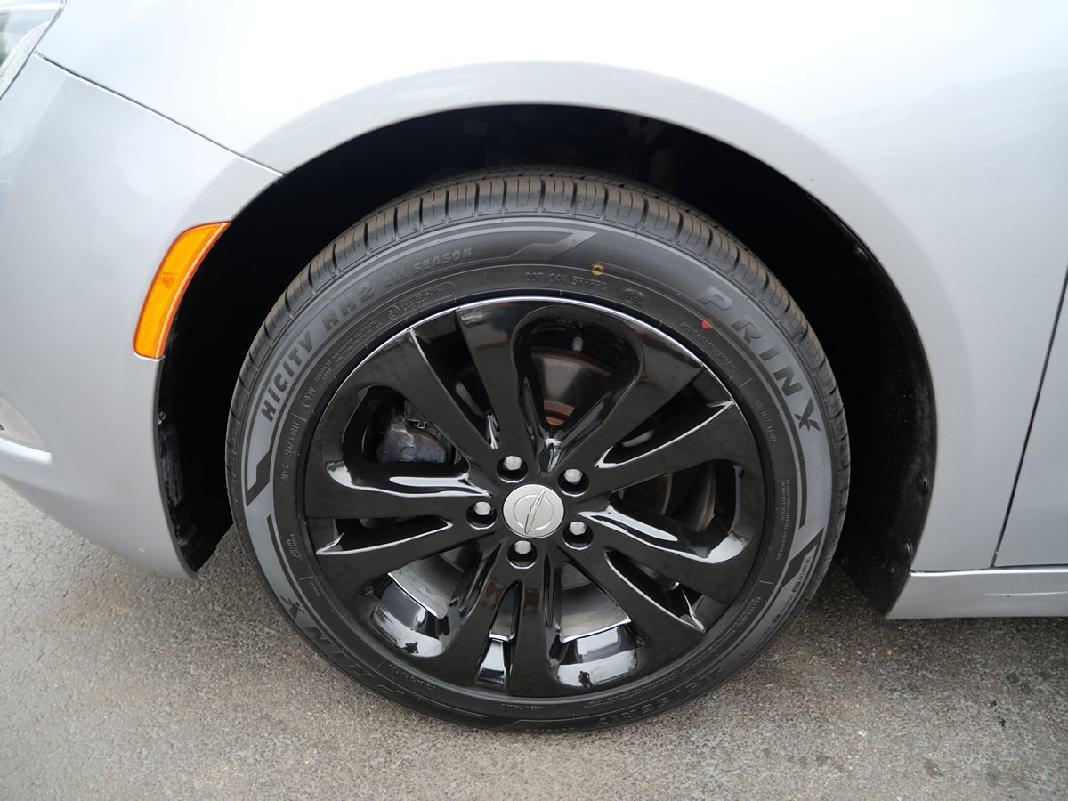 Used 2016 Chrysler 200 Limited w/ Convenience Group FWD image 33