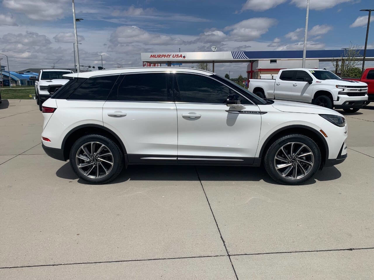 Used 2025 Lincoln Corsair AWD w/ Equipment Group 101A image 3