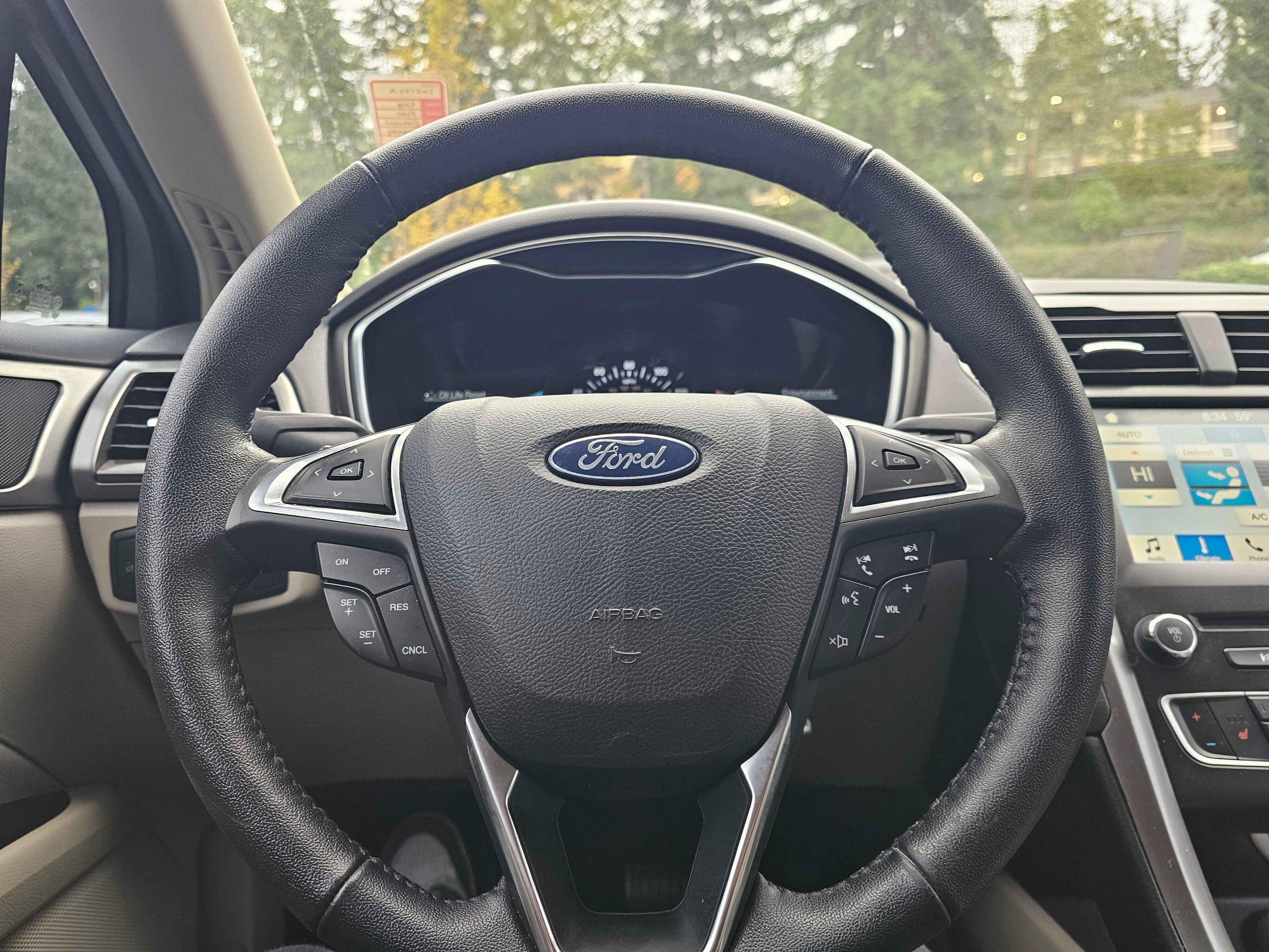 Used 2018 Ford Fusion SE w/ Fusion SE Technology Package FWD image 26
