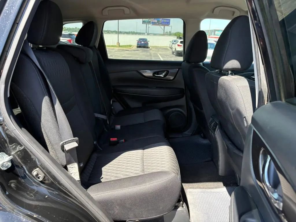 Used 2018 Nissan Rogue SV AWD/4WD image 19