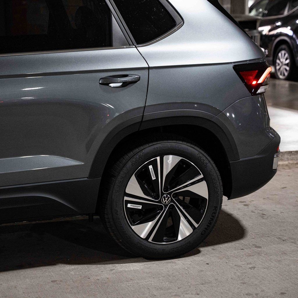New 2025 Volkswagen Taos SE image 4
