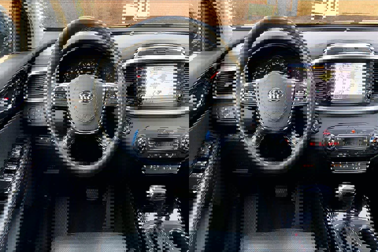 Used 2019 Kia Sorento SX image 6