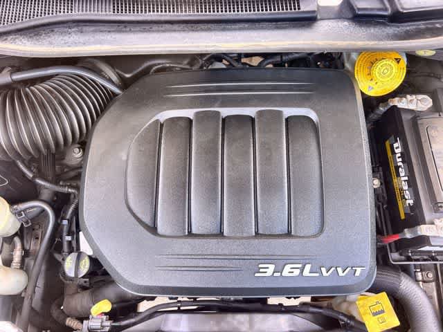 Used 2015 Chrysler Town & Country Touring w/ Driver Convenience Group FWD image 10