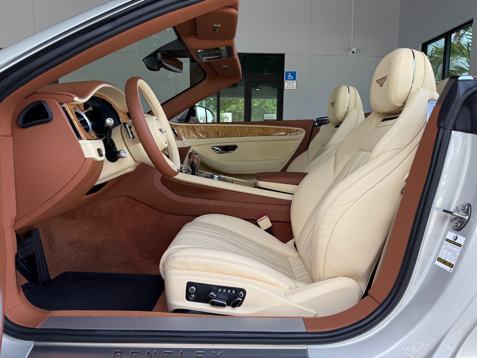 Used 2023 Bentley Continental GT Mulliner AWD/4WD image 28