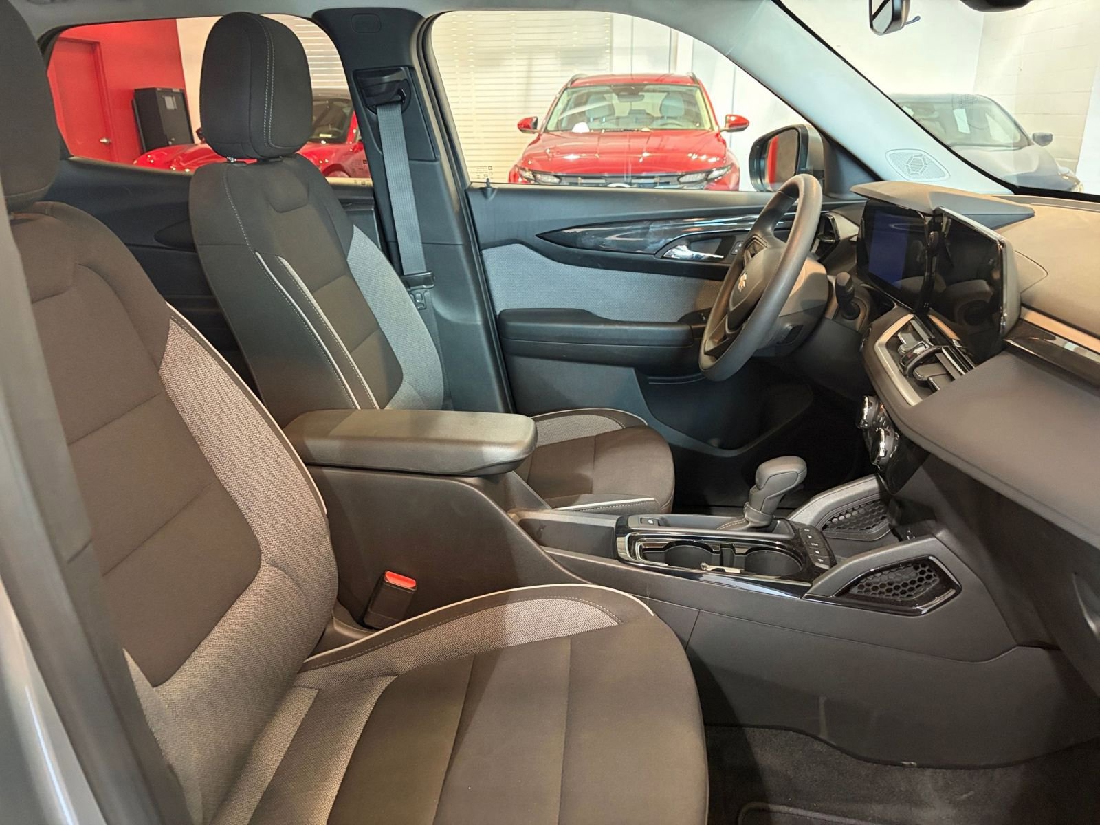 Used 2025 Chevrolet TrailBlazer LT image 34