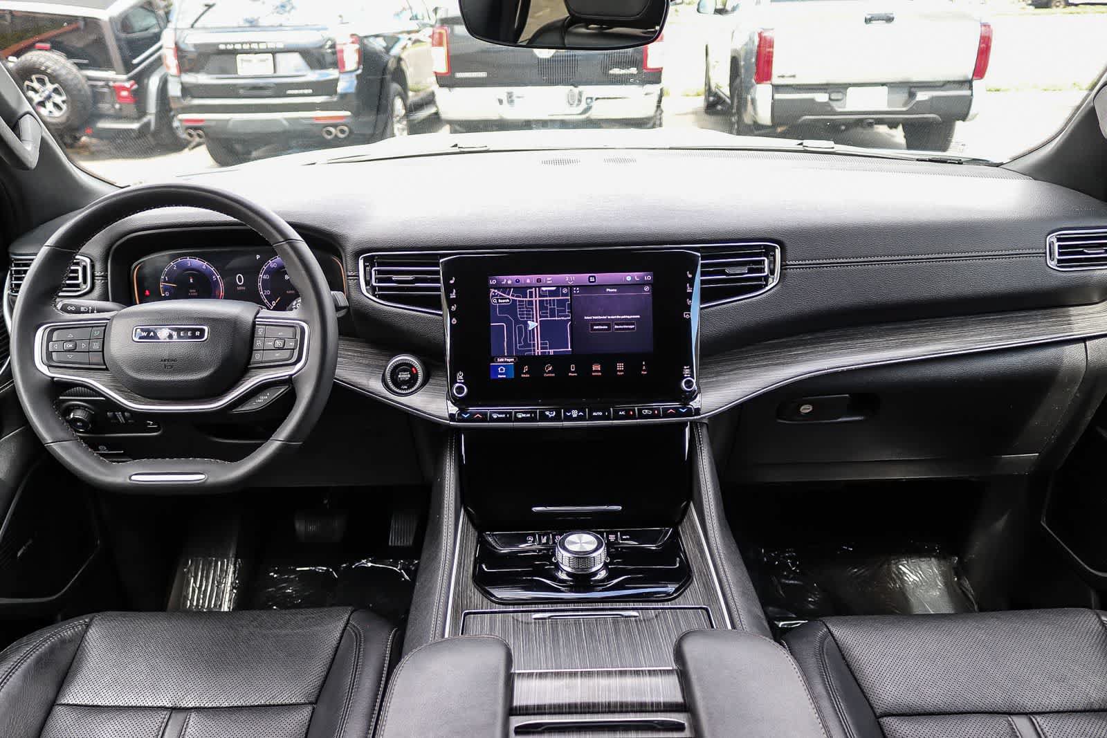 Used 2024 Jeep Wagoneer L Series II w/ Flexible Seating Group RWD image 12