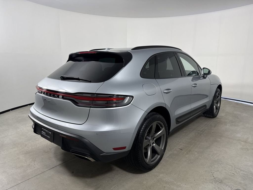 Certified 2025 Porsche Macan image 7