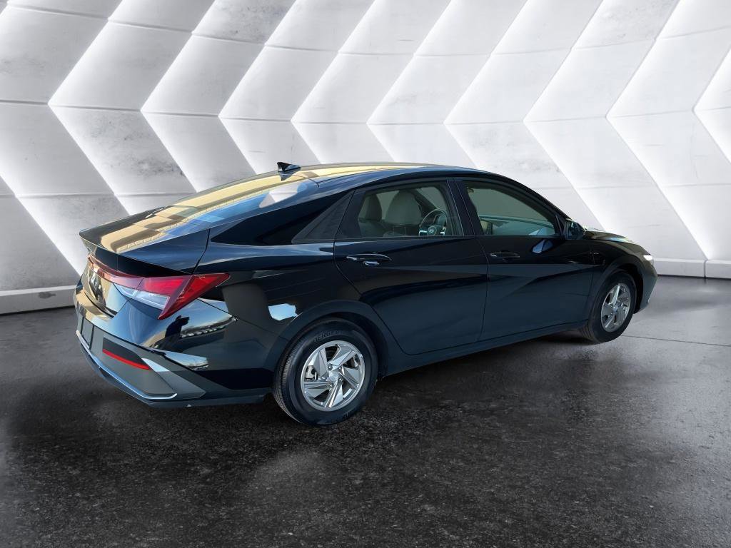 Certified 2025 Hyundai Elantra SE image 4