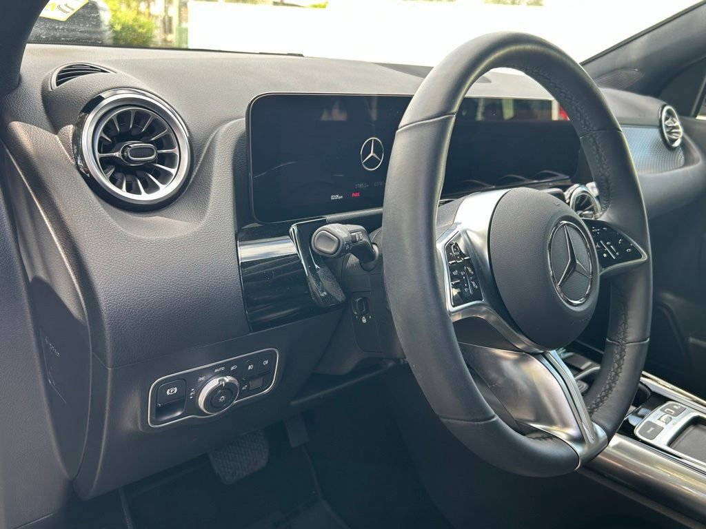 Used 2025 Mercedes-Benz GLA 250 4MATIC image 17