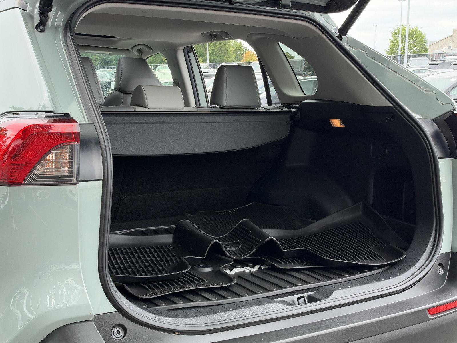 Used 2019 Toyota RAV4 XLE Premium w/ Cold Weather Package AWD/4WD image 32