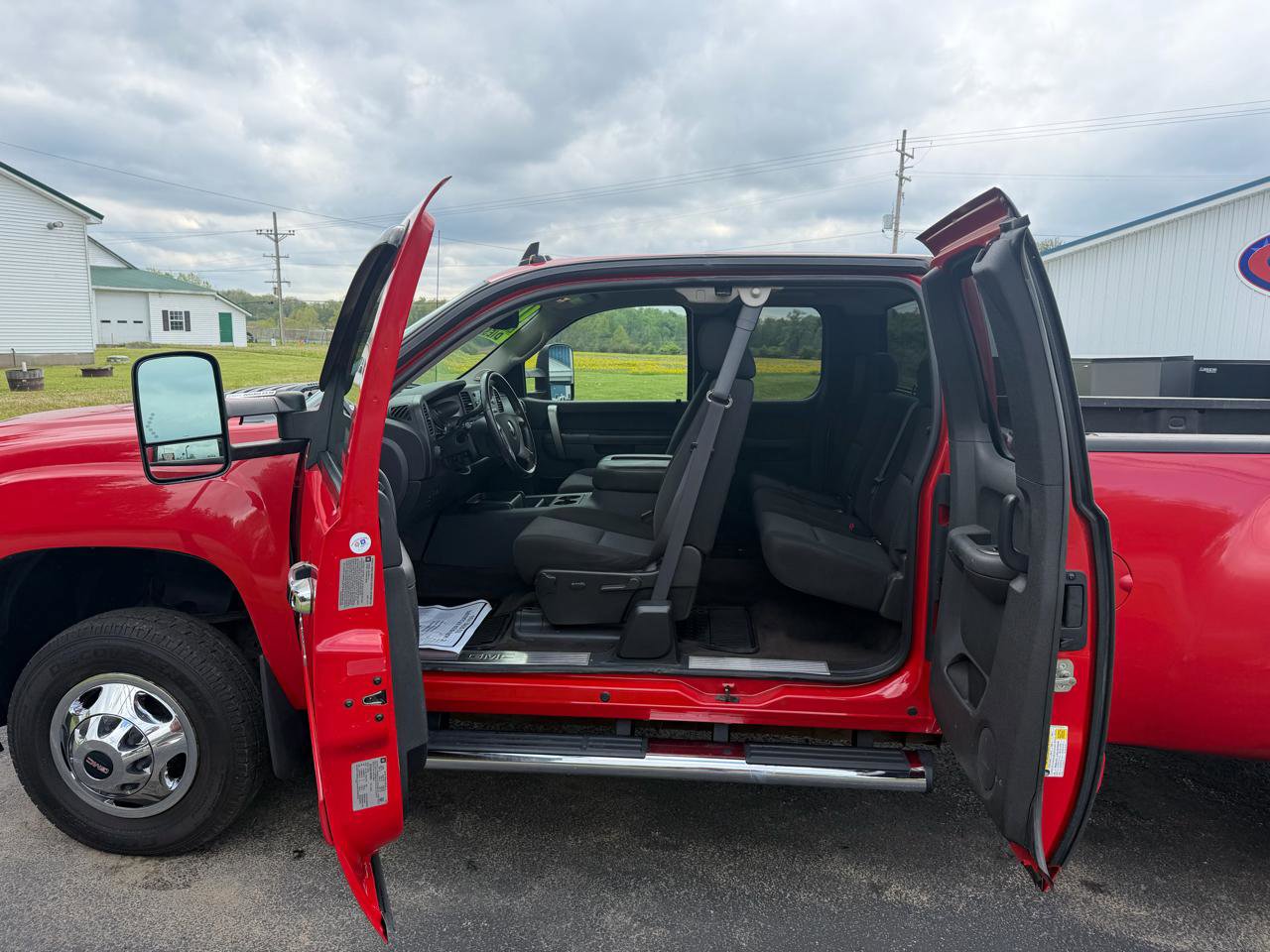 Used 2011 GMC Sierra 3500 SLE w/ SLE Preferred Package AWD/4WD image 32
