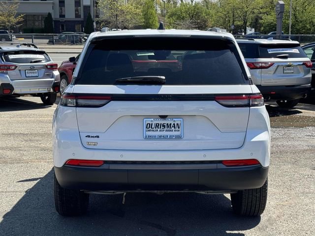 New 2026 Jeep Grand Cherokee Laredo image 3