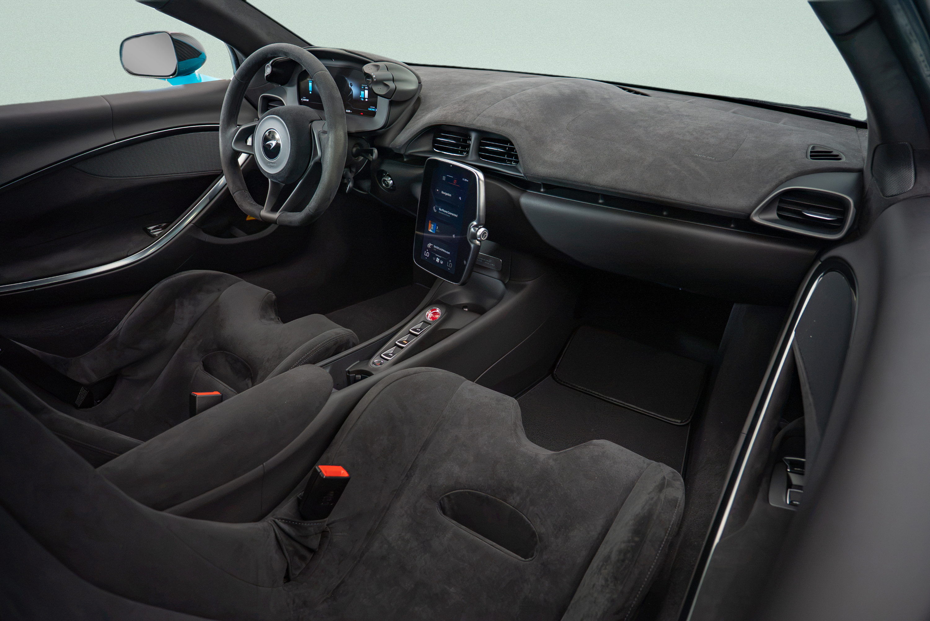 Used 2023 McLaren Artura RWD image 8