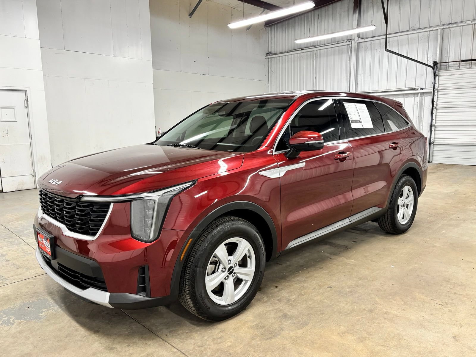 Used 2025 Kia Sorento LX FWD image 3