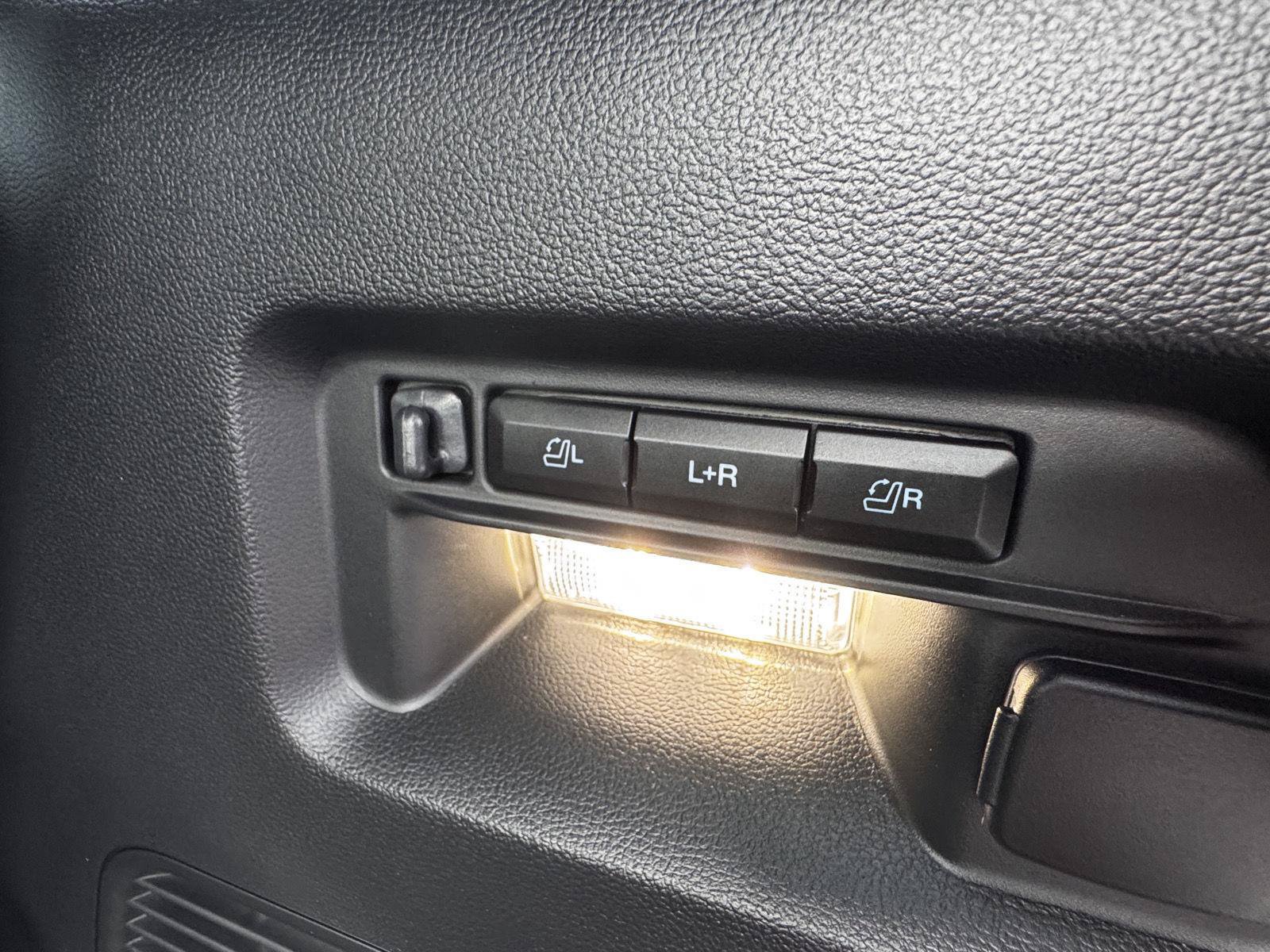 Used 2025 Ford Explorer ST AWD/4WD image 13