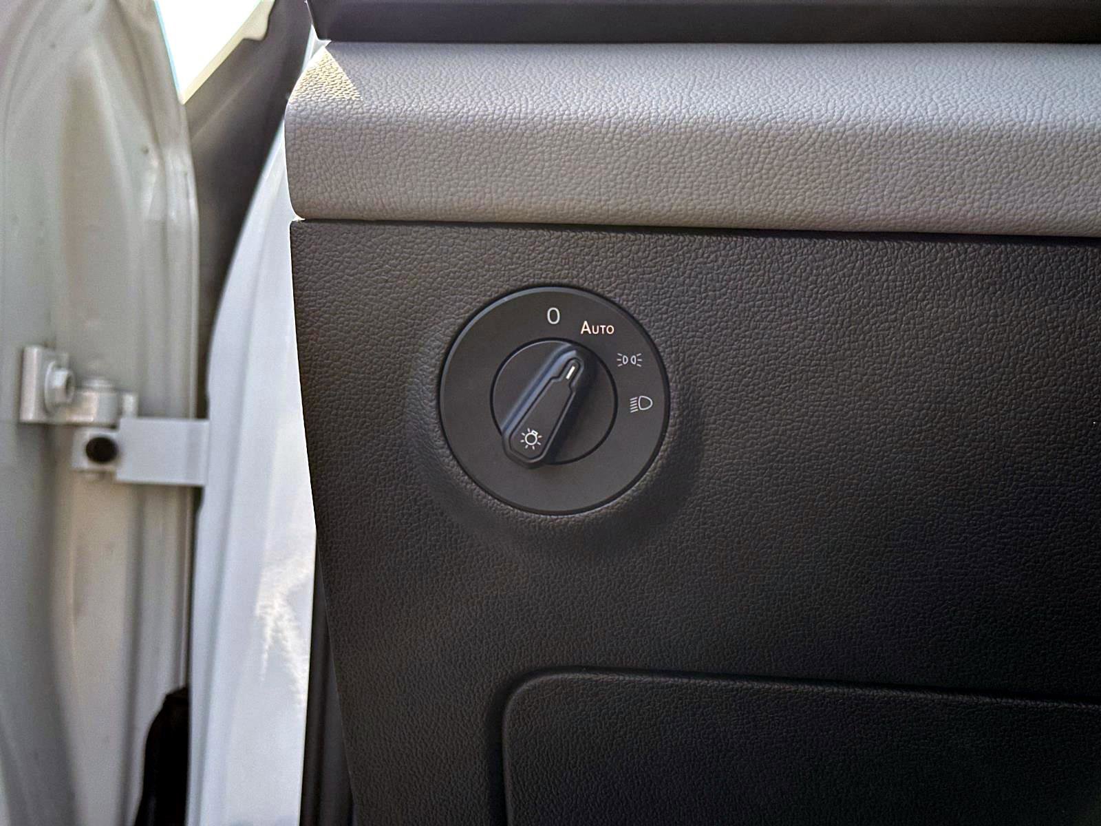 Certified 2022 Volkswagen Taos SE image 28