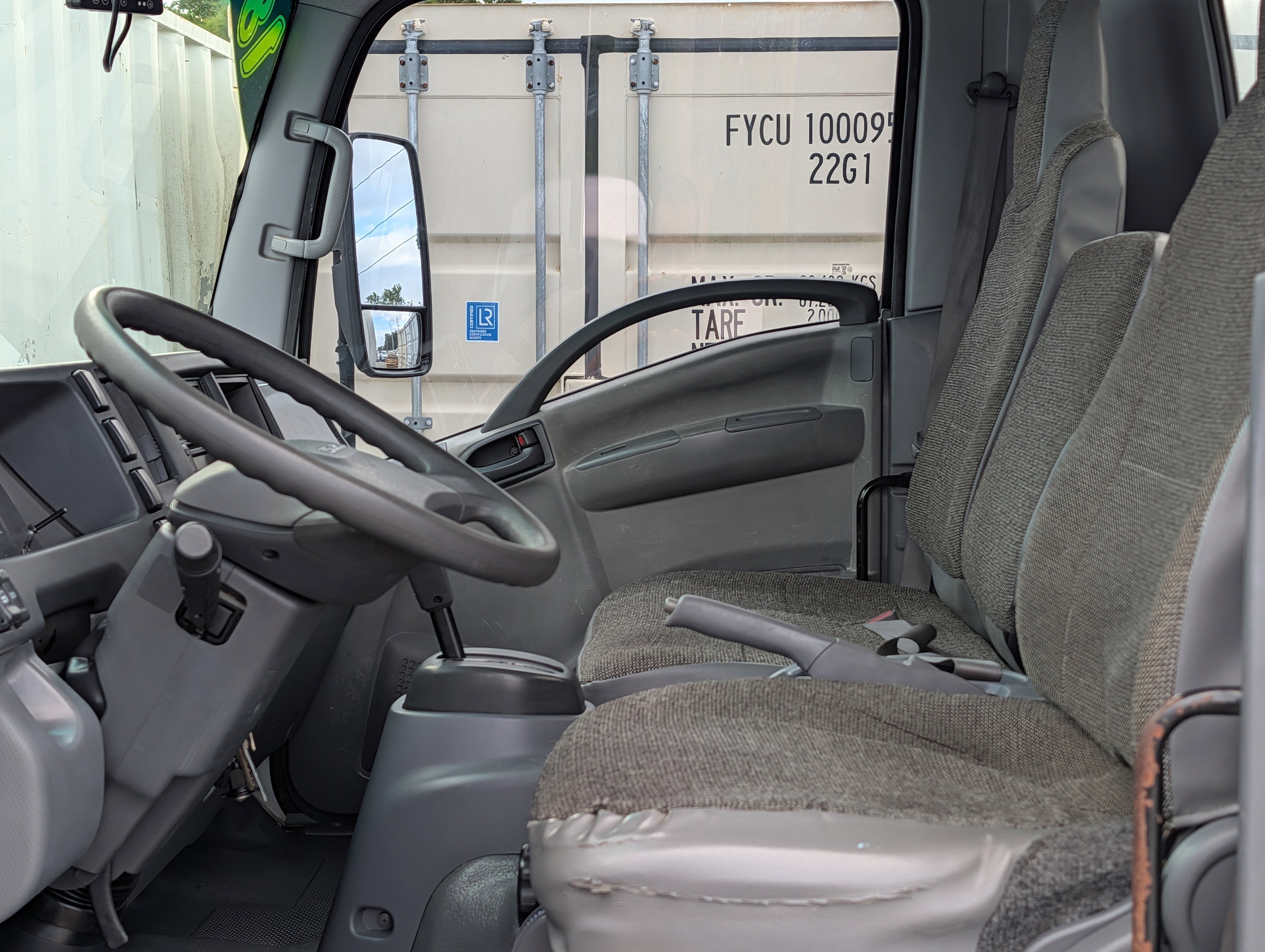 Used 2018 Isuzu NPR RWD image 17