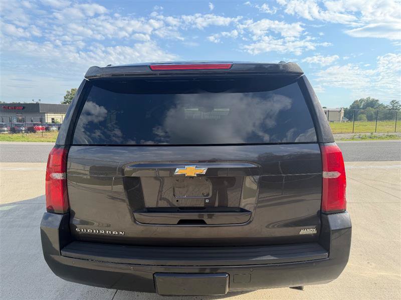 Used 2017 Chevrolet Suburban LT w/ LT Signature Package AWD/4WD image 4
