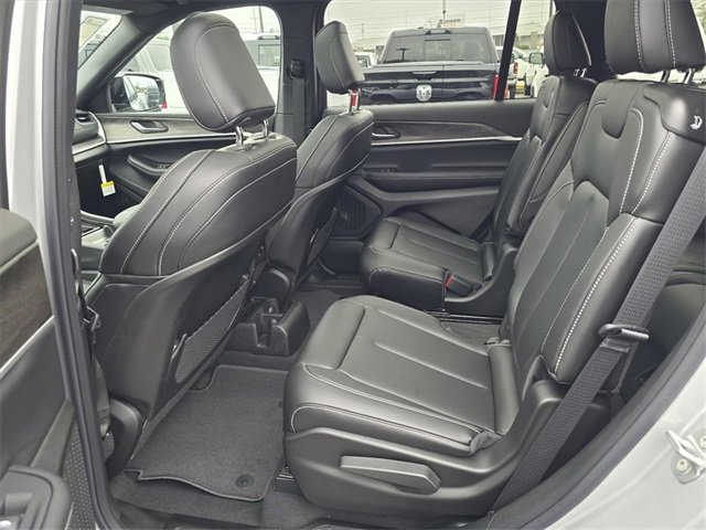 New 2025 Jeep Grand Cherokee L Limited image 5