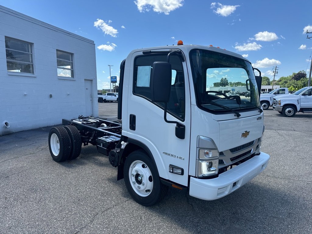 New 2024 Chevrolet Low Cab Forward image 7