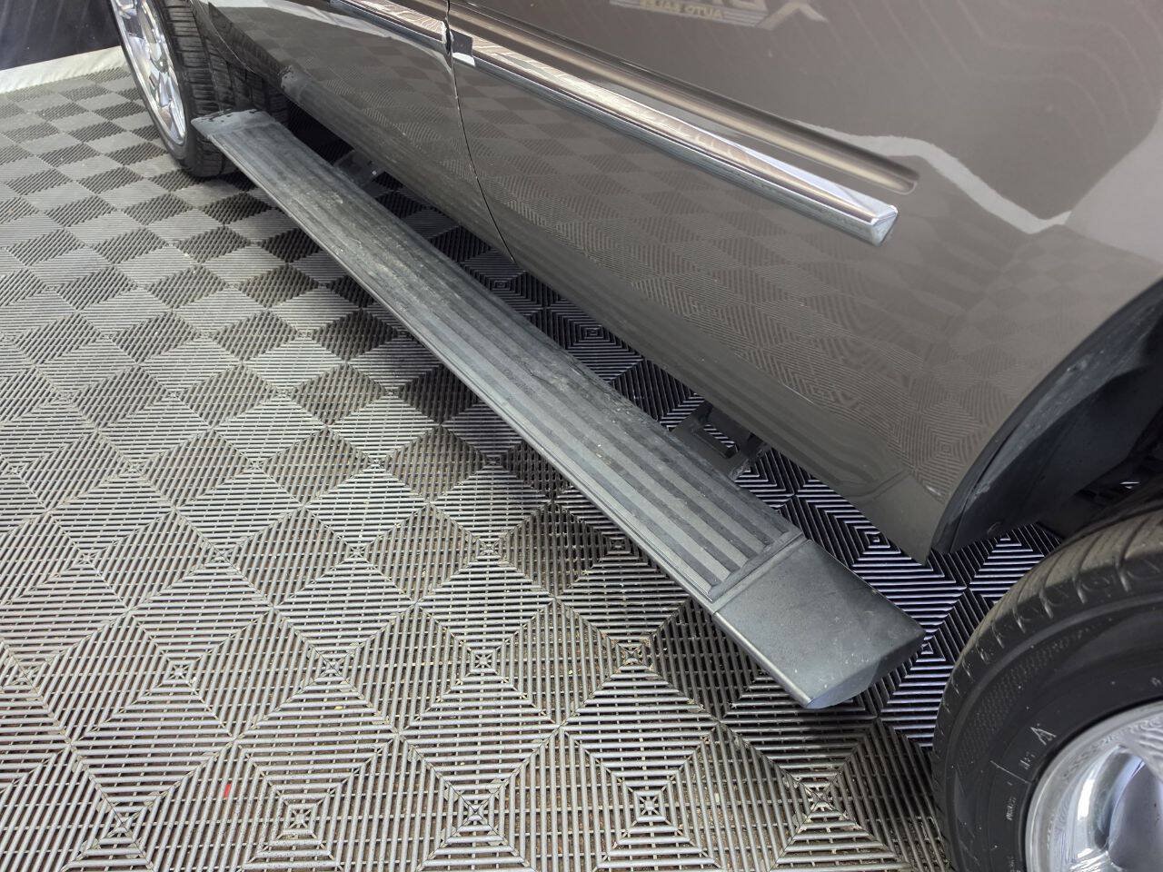 Used 2012 Cadillac Escalade Luxury RWD image 16
