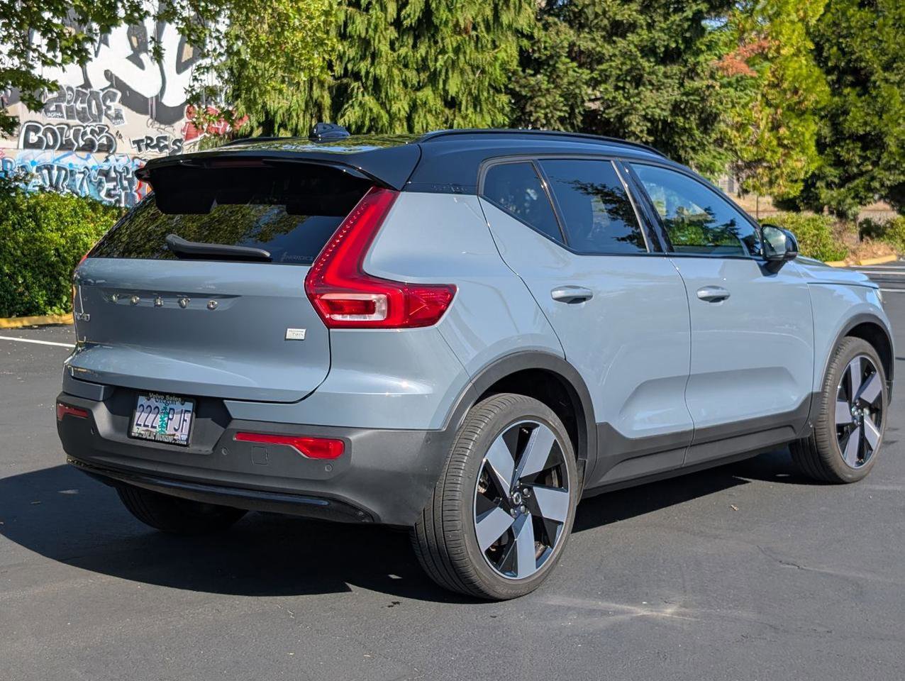 Used 2023 Volvo XC40 Recharge Ultimate w/ Protection Package Premier AWD/4WD image 7