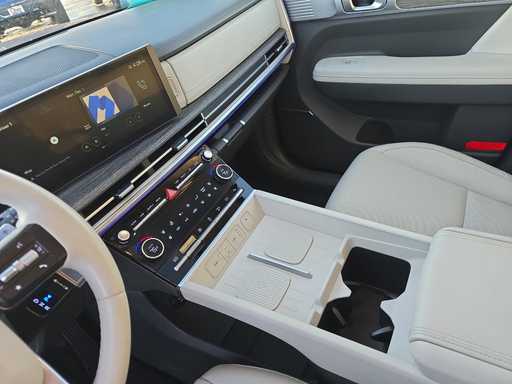 Used 2025 Hyundai Santa Fe Limited image 19