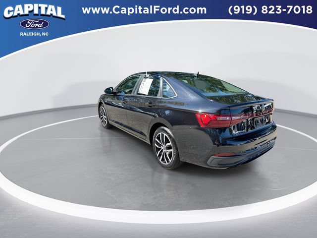 Used 2025 Volkswagen Jetta SE FWD image 6