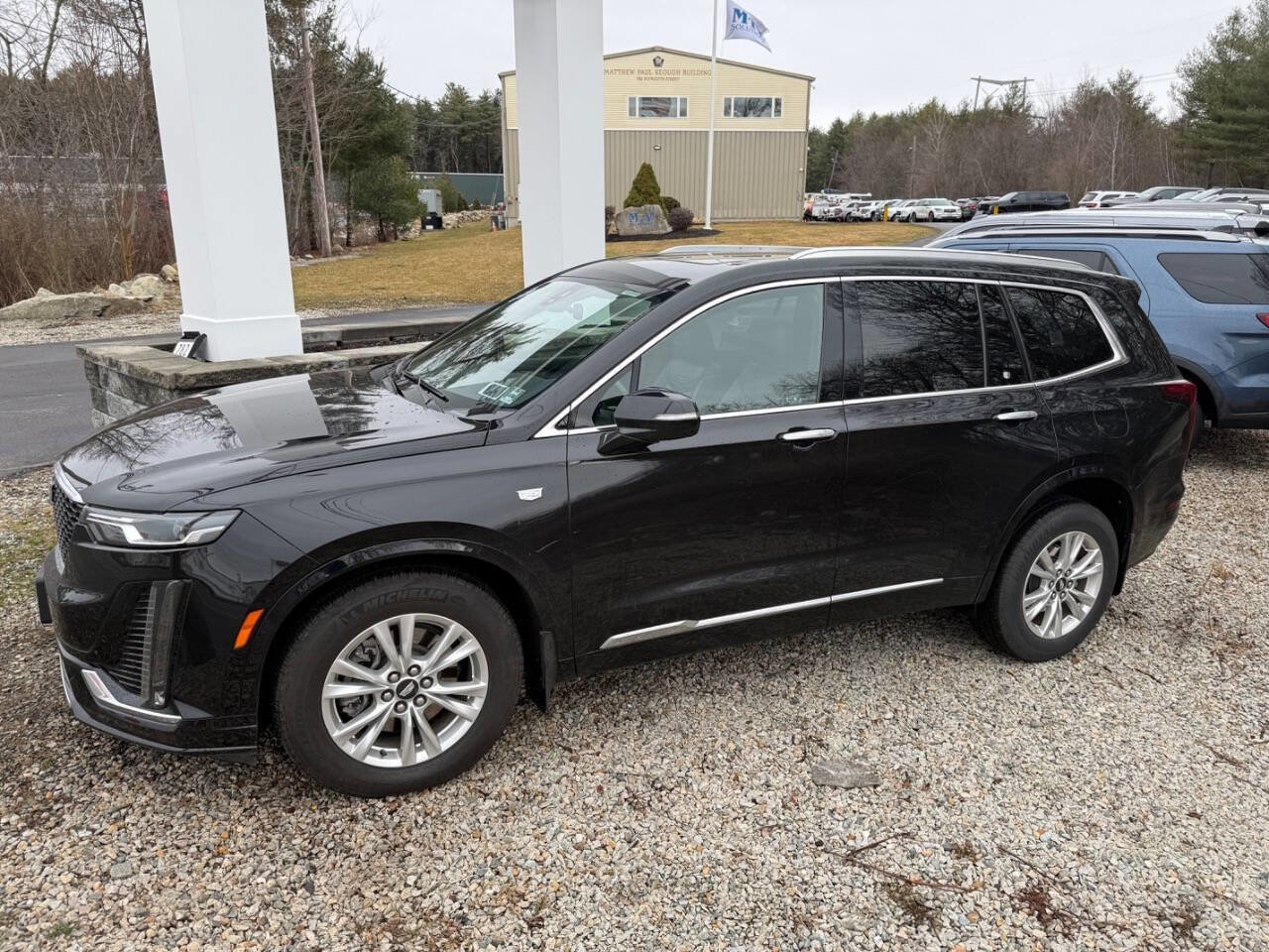Used 2023 Cadillac XT6 Luxury image 3