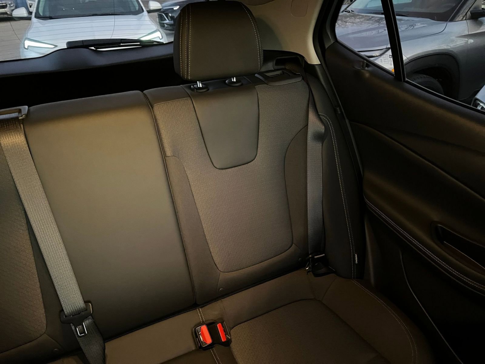 Used 2025 Buick Encore GX Preferred image 36