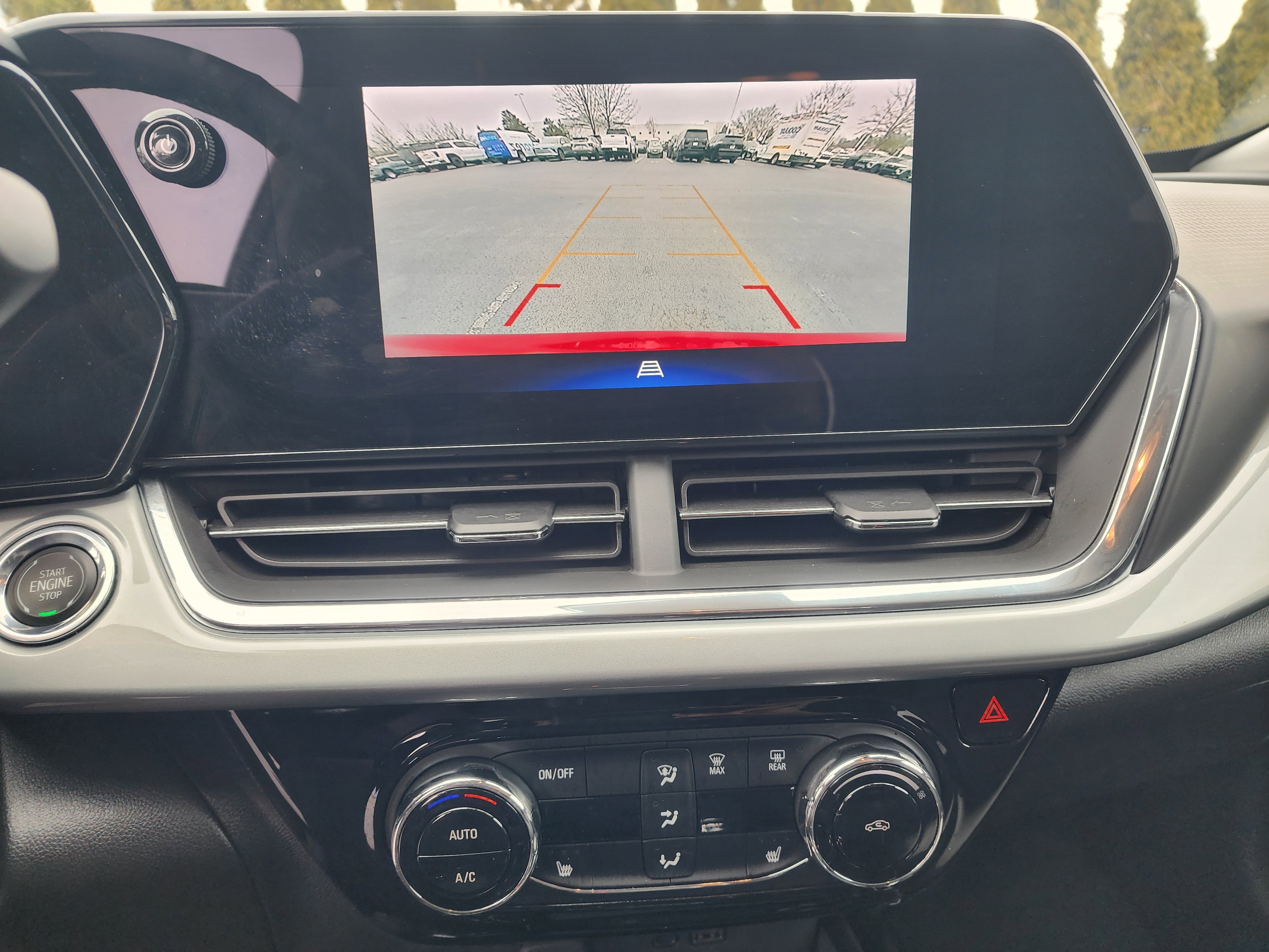 Used 2025 Chevrolet Trax LT w/ LT Convenience Package image 32