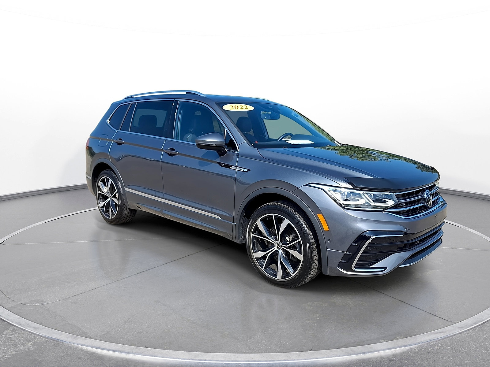 Used 2022 Volkswagen Tiguan SEL R-Line AWD/4WD image 2