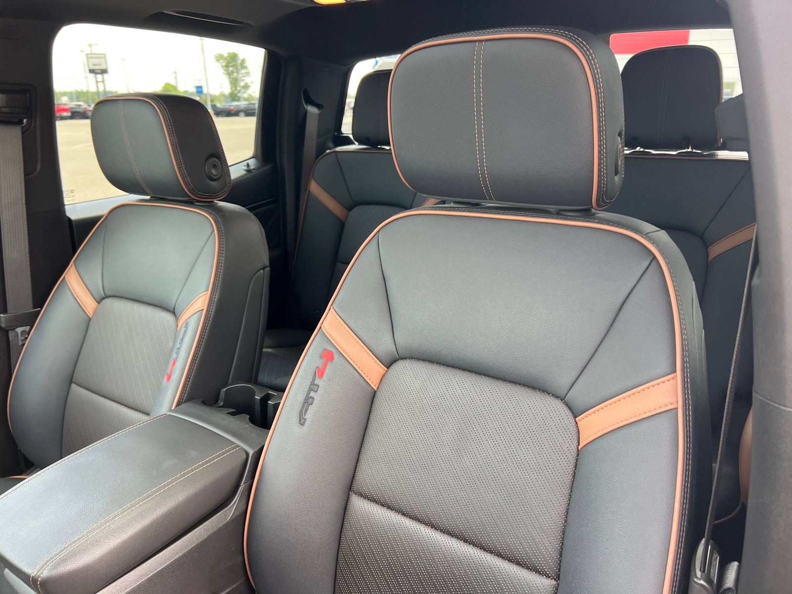 Certified 2024 GMC Canyon AT4 w/ AT4 Premium Package AWD/4WD image 18