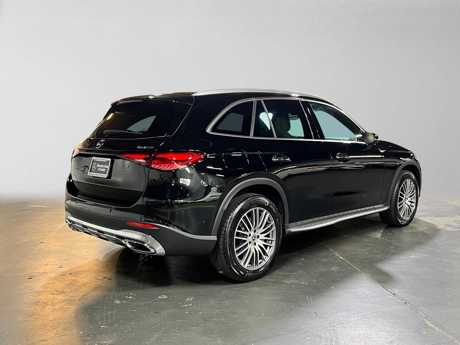 Used 2026 Mercedes-Benz GLC 300 4MATIC image 3