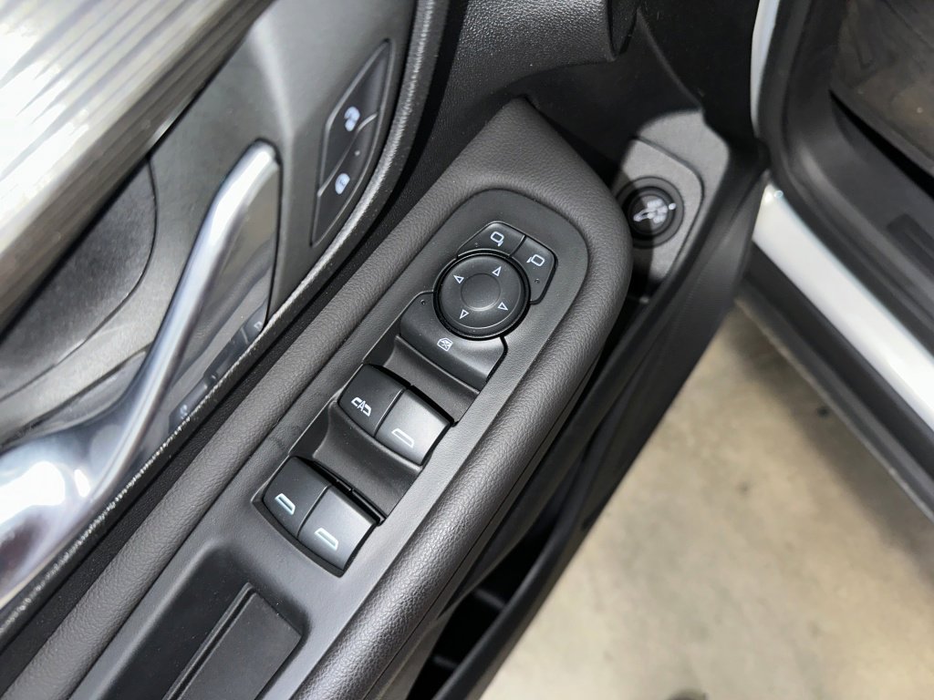 Used 2022 GMC Terrain SLE w/ Driver Convenience Package image 5