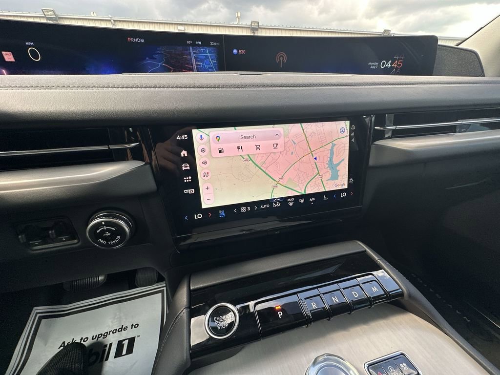 New 2025 Lincoln Navigator Reserve AWD/4WD image 18