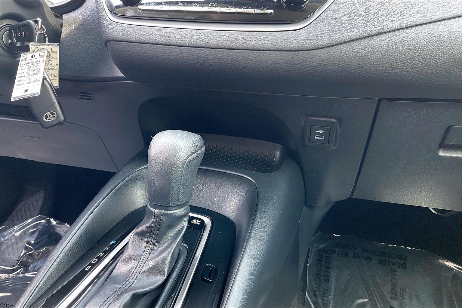 Used 2025 Toyota Corolla LE FWD image 38