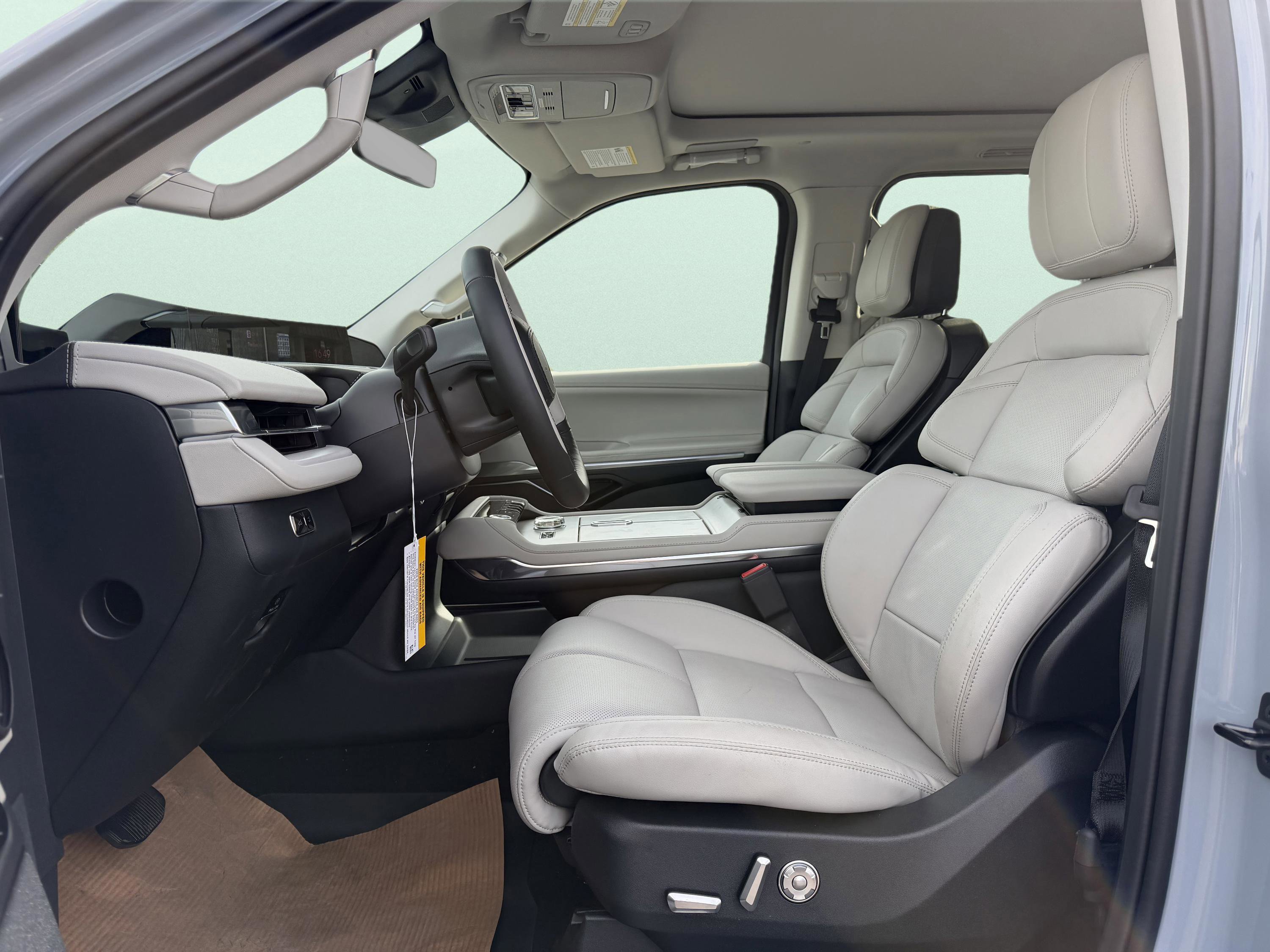 New 2026 Lincoln Navigator Reserve w/ Jet Appearance Package image 12