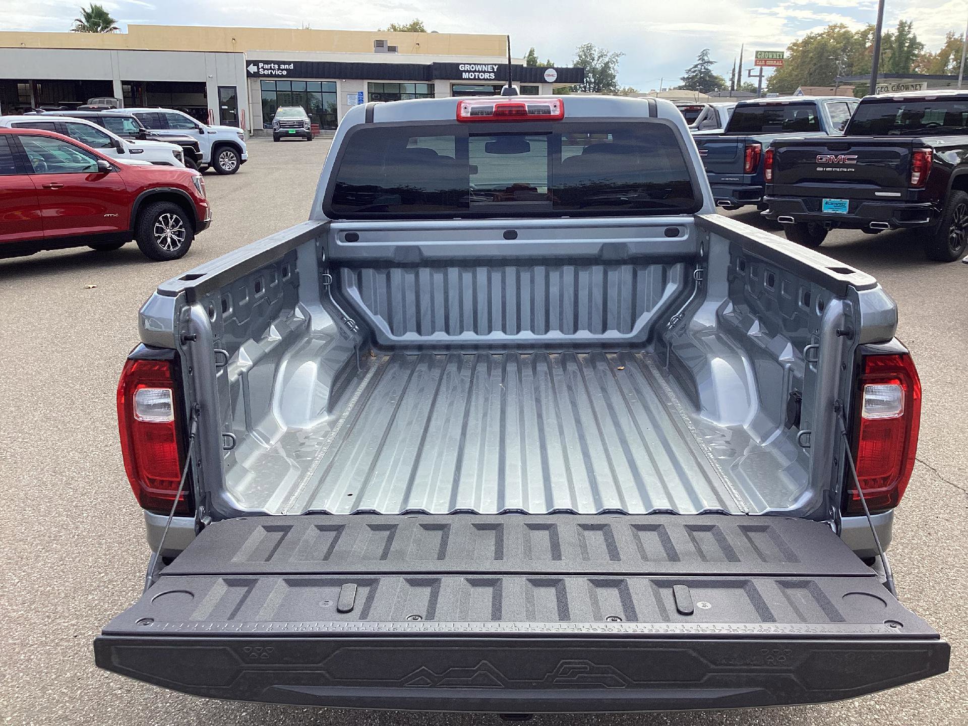 New 2025 GMC Canyon Elevation w/ Convenience Package image 9