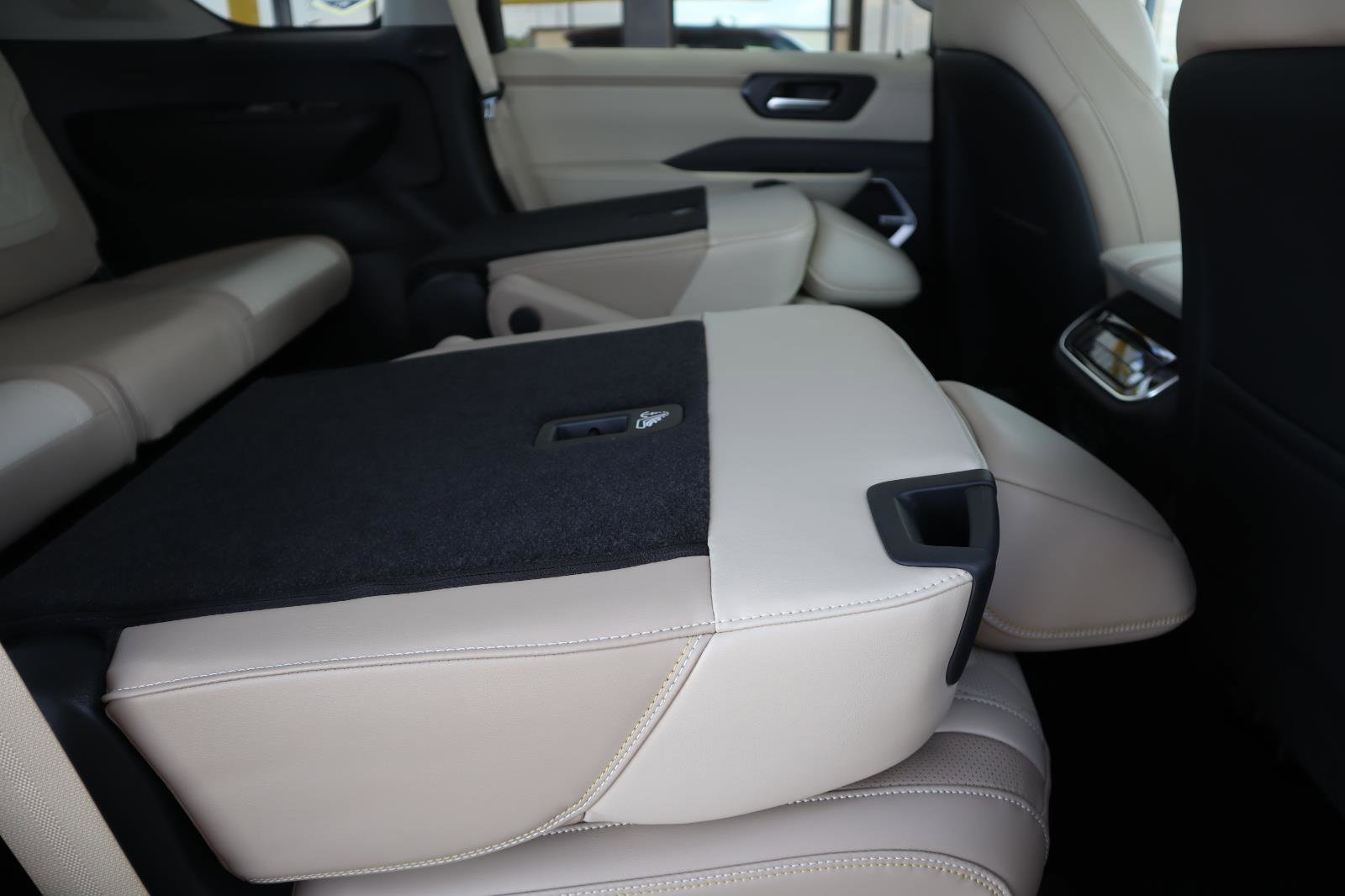 New 2026 Nissan Armada Platinum image 57